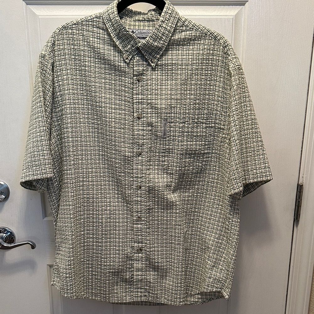 Columbia Men's Casual Green & Tan Plaid short Sleeve Shirt Size Large